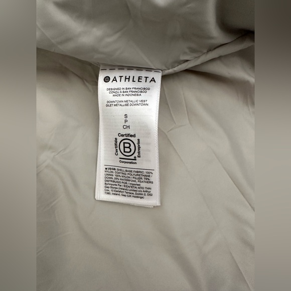EUC Athleta Silver Puffer Vest - Picture 7 of 7
